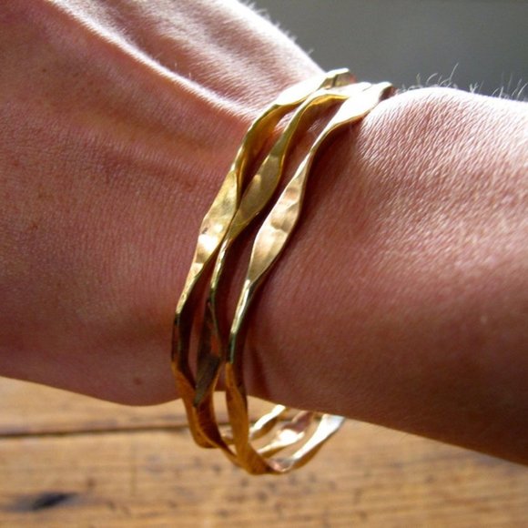 Delialangan bronze wavy bangle - Picture 2 of 8